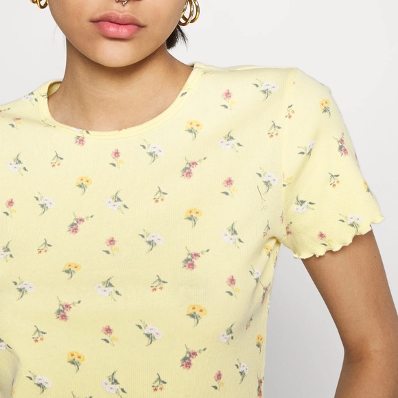NWT Hollister & Co Baby Tee yellow floral … - Picture 8 of 10